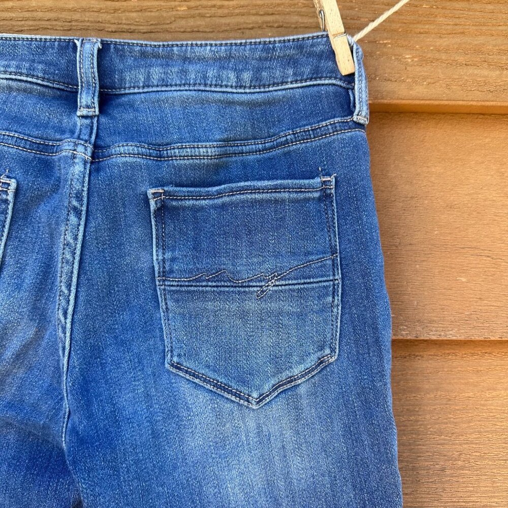 Soho Curvy Legging Jeans Distressed Ripped Denim Size 4 Medium Wash Cotton Blend - Picture 10 of 12